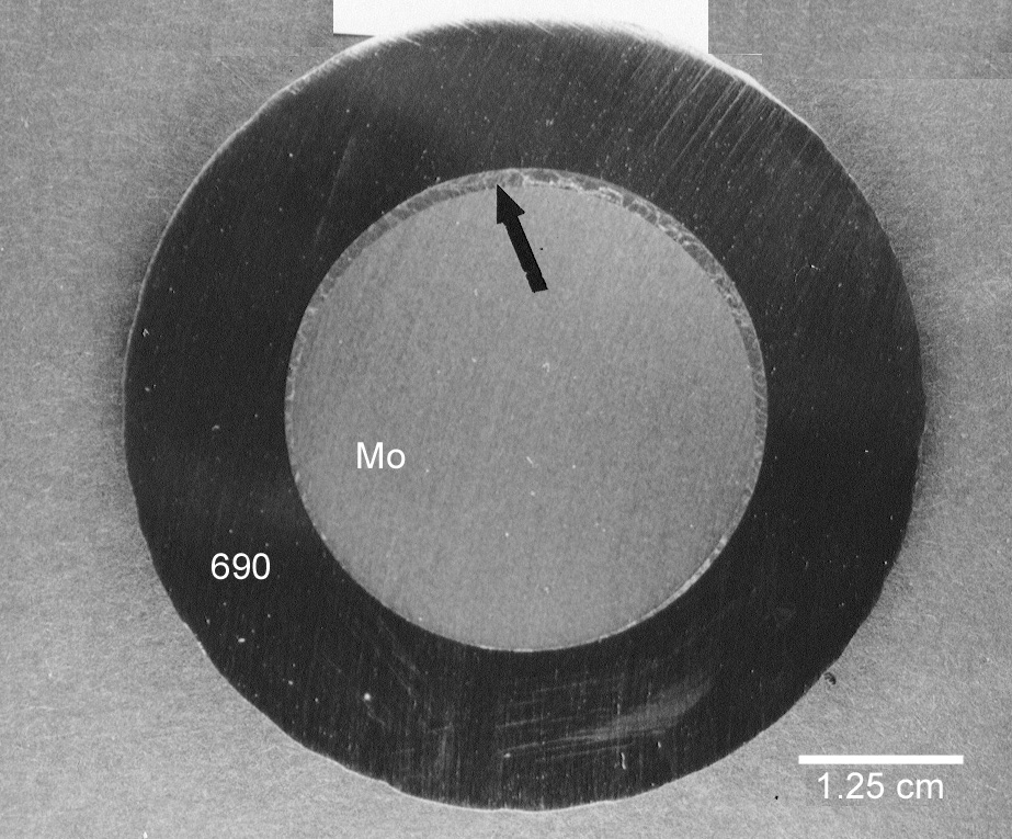 Figure 5a. Photograph showing cross section of electrode 
  assembly just behind melted end of sheath. A thin glass layer is shown between the molybdenum electrode and the 690 sheath.
