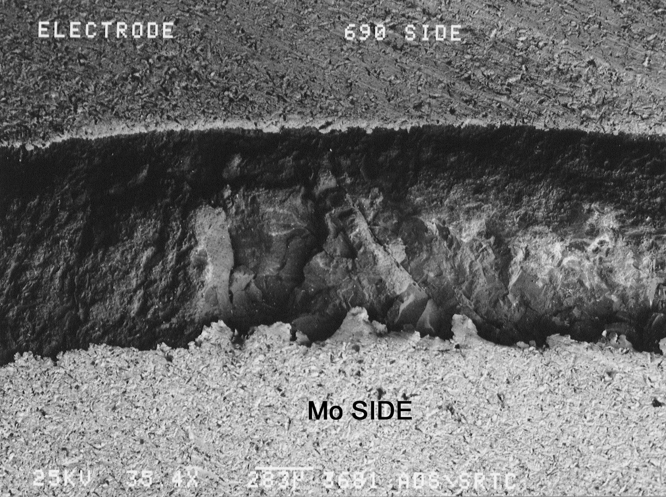 Figure 5b. SEM photograph showing glass layer. Alloying between the molybdenum and nickel was not present in this region.