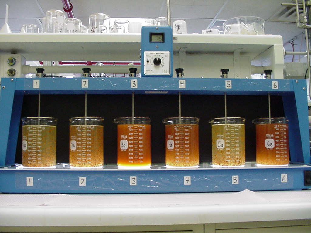 Figure 1: Flocculate, Settle, and Decant Tests using a Phipps
and BirdTM Model 400/500 Six-Position Stirrer and Illuminator.
Shown is the Slow-Mix Stage of the HX-200 Test.